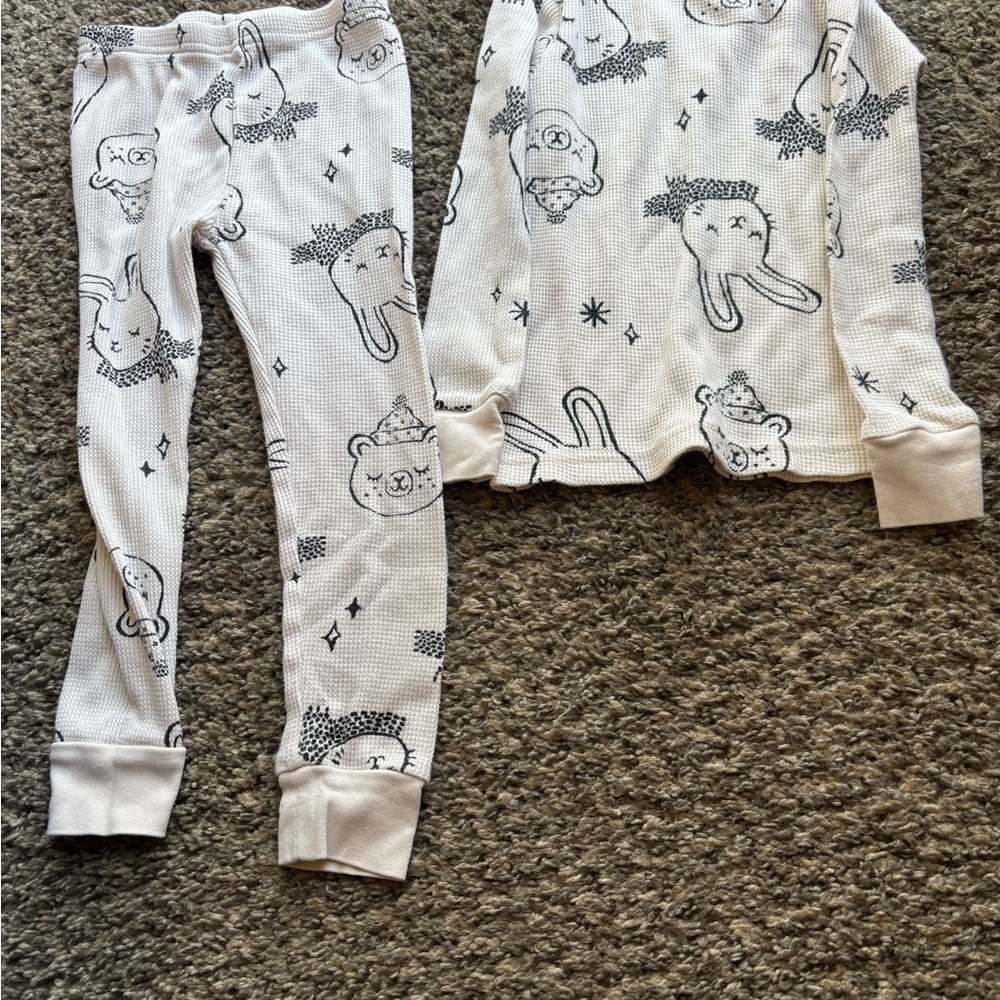 Carter's Pajama Set with Black Animals 3T